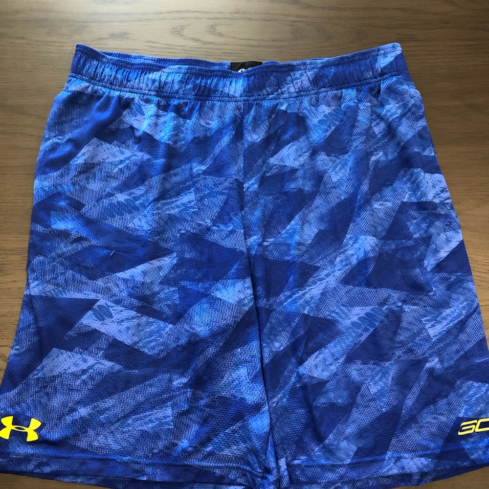 Underarmour basketball shorts.